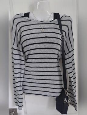 Forever 21 Striped Light Sweater/pullover